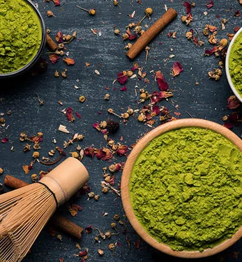 Beyaz etiketli matcha ürünleriyle karşılaştırıldığında otantik Japon matcha'sı